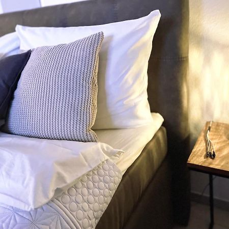 Apartment Im Gehobenen Stadtviertel - Perfekt Fuer Selbstversorger Aalen Dış mekan fotoğraf
