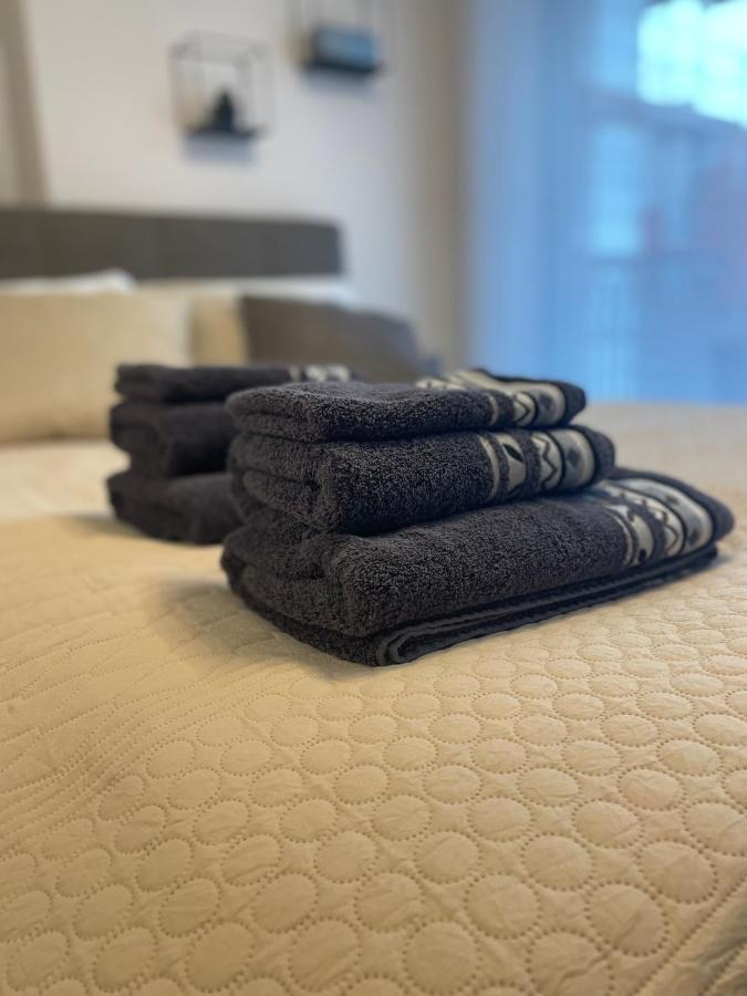 Apartment Im Gehobenen Stadtviertel - Perfekt Fuer Selbstversorger Aalen Dış mekan fotoğraf